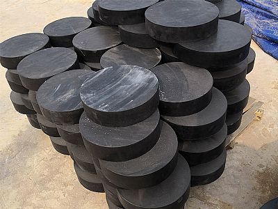 成武县板式橡胶支座由若干层橡胶片与薄钢板经加压硫化